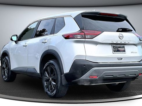 Used 2023 Nissan Rogue SV image 4