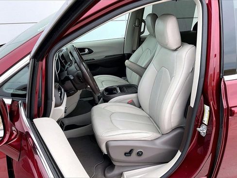 Used 2020 Chrysler Pacifica Touring-L w/ Premium Audio Group image 23