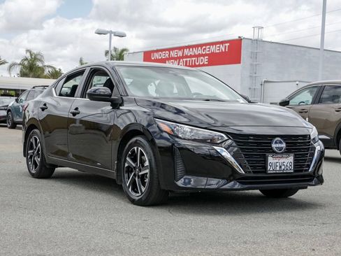 Used 2025 Nissan Sentra SV FWD image 2