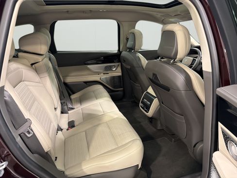 Used 2025 Lincoln Nautilus Reserve AWD/4WD image 11