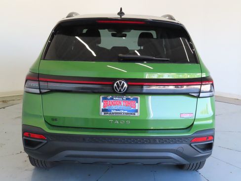 New 2026 Volkswagen Taos SE FWD image 5