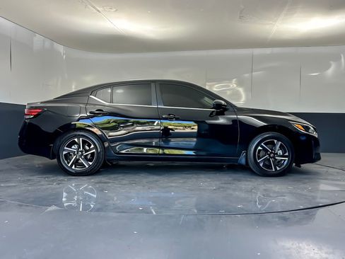 Used 2024 Nissan Sentra SV FWD image 2