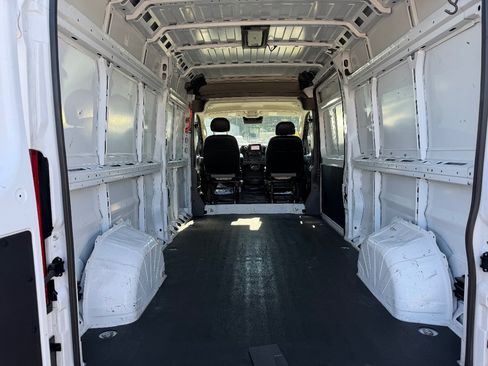 Used 2025 RAM ProMaster 2500 w/ Convenience Group FWD image 12