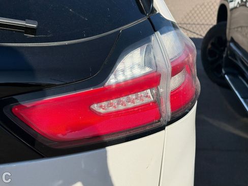 Used 2019 Ford Edge Titanium w/ Equipment Group 301A FWD image 9