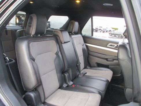 Used 2017 Ford Explorer XLT w/ Equipment Group 202A image 20