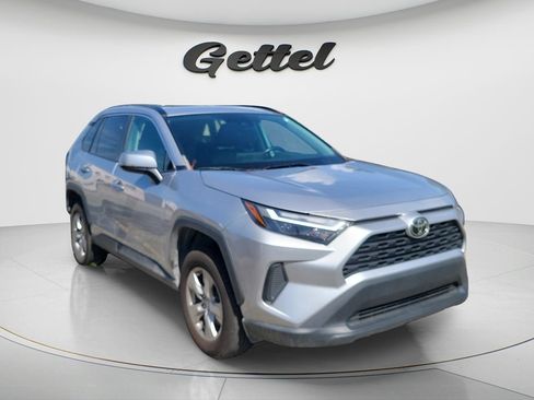Used 2022 Toyota RAV4 XLE w/ Convenience Package AWD/4WD image 2