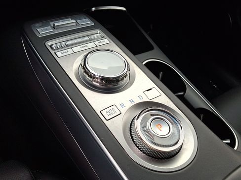 Certified 2024 Genesis GV70 2.5T w/ Select Package image 22