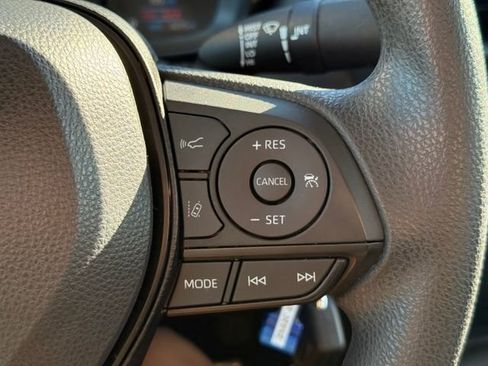 Used 2022 Toyota Corolla LE image 24