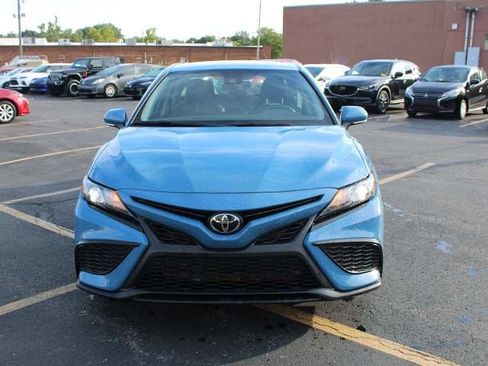 Used 2023 Toyota Camry SE FWD image 3