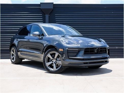 Certified 2025 Porsche Macan image 9