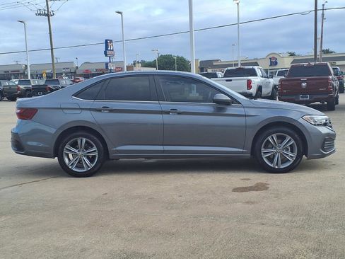 Used 2024 Volkswagen Jetta SE FWD image 10
