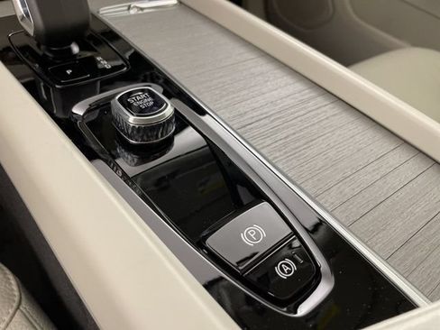 Certified 2025 Volvo XC60 T8 Plus w/ Protection Package Premier AWD/4WD image 30
