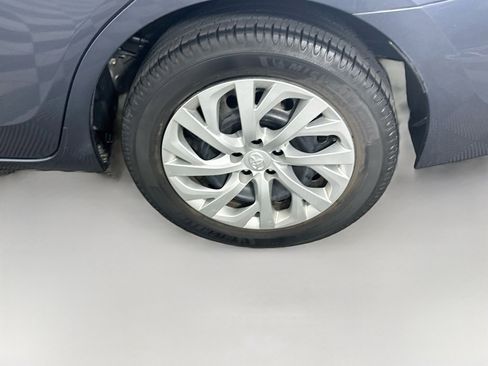 Used 2018 Toyota Corolla LE FWD image 11