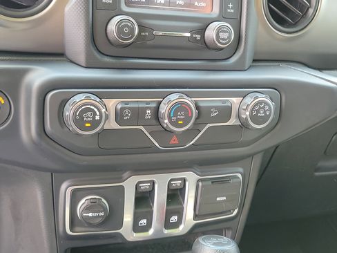 Used 2019 Jeep Wrangler Sport image 24