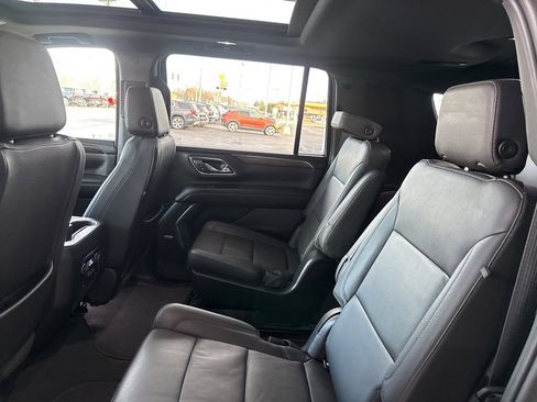 Used 2023 Chevrolet Suburban Z71 w/ Luxury Package image 31