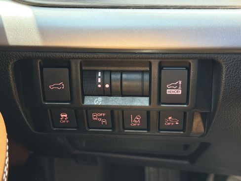 Used 2018 Subaru Outback 2.5i Touring AWD/4WD image 20