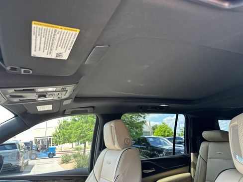 Used 2023 Cadillac Escalade ESV Premium Luxury w/ Performance Package AWD/4WD image 29