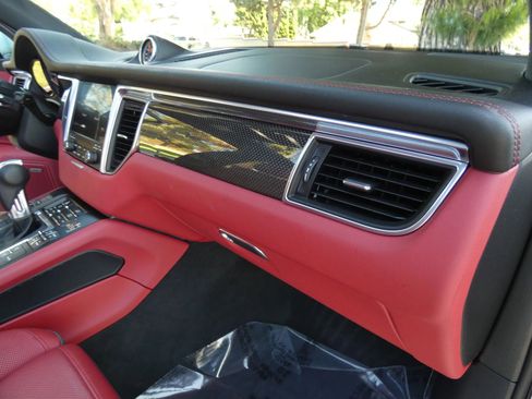 Used 2017 Porsche Macan GTS image 32