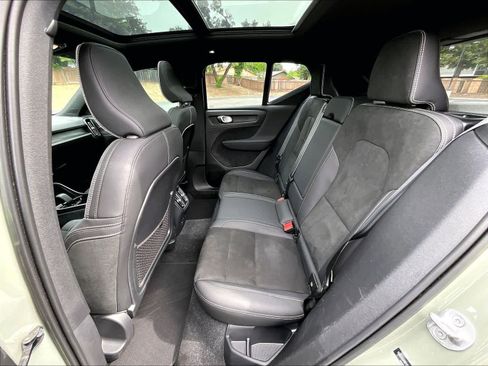 Used 2023 Volvo XC40 Recharge Ultimate image 29