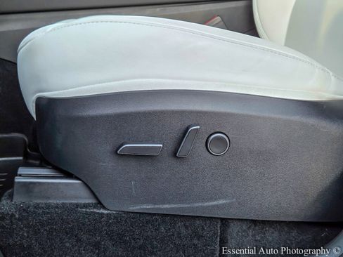 Used 2023 Tesla Model Y Long Range image 17