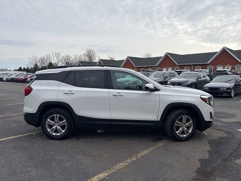 Used 2019 GMC Terrain SLE w/ Driver Convenience Package image 2