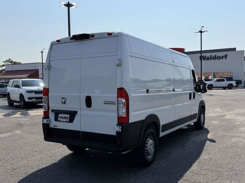 Used 2024 RAM ProMaster 2500 w/ Convenience Group FWD image 2