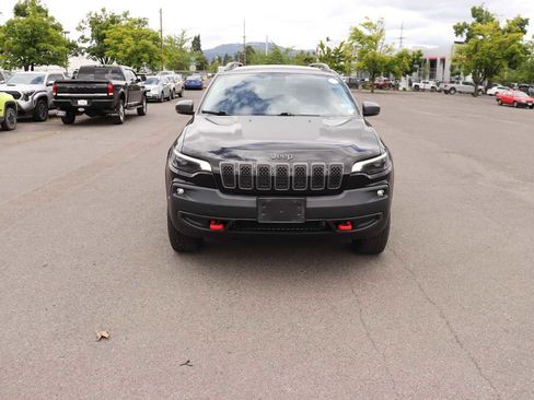 Used 2019 Jeep Cherokee Trailhawk AWD/4WD image 2