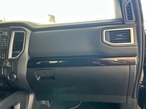 Used 2018 Nissan Titan SV w/ SV Convenience Package AWD/4WD image 28