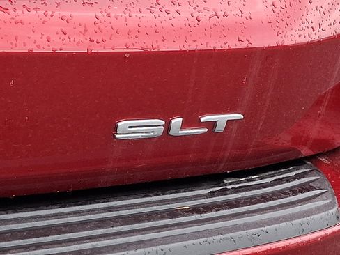 Certified 2024 GMC Yukon XL SLT w/ SLT Premium Package AWD/4WD image 33