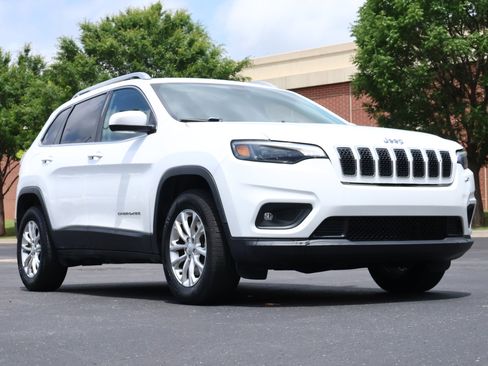 Used 2019 Jeep Cherokee Latitude w/ Cold Weather Group AWD/4WD image 1