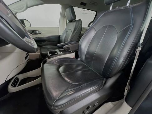 Used 2021 Chrysler Pacifica Touring-L w/ Premium & Safety Sphere Group FWD image 22