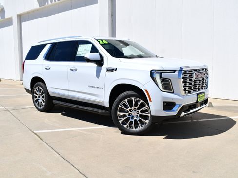Used 2026 GMC Yukon Denali w/ Advanced Technology Package AWD/4WD image 2