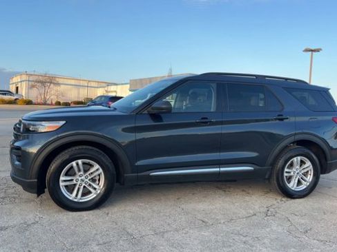Used 2023 Ford Explorer XLT image 5