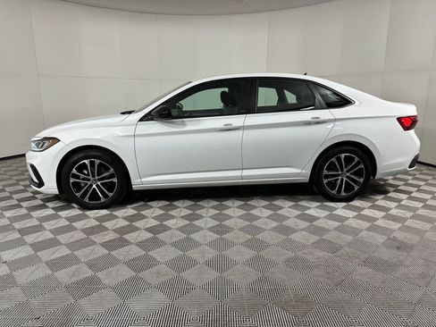 Used 2025 Volkswagen Jetta Sport image 2