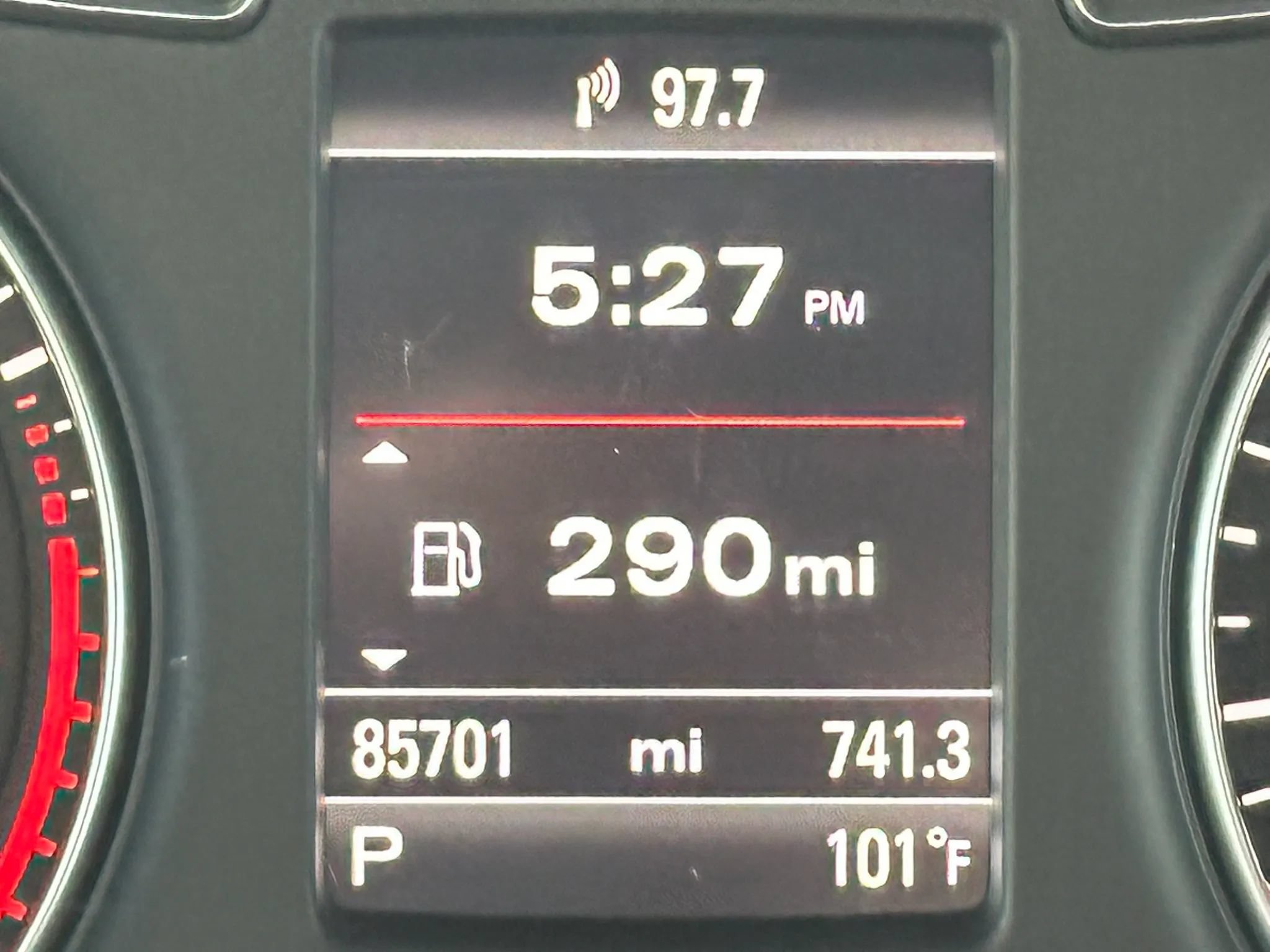 Used 2017 Audi Q3 2.0T Premium Plus w/ Premium Plus Package FWD image 4