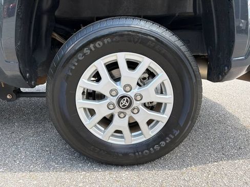 Used 2025 Toyota Tacoma SR5 AWD/4WD image 21