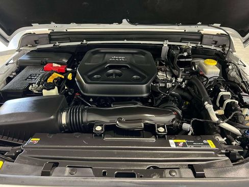 Used 2022 Jeep Wrangler Unlimited Sahara w/ LED Lighting Group AWD/4WD image 32