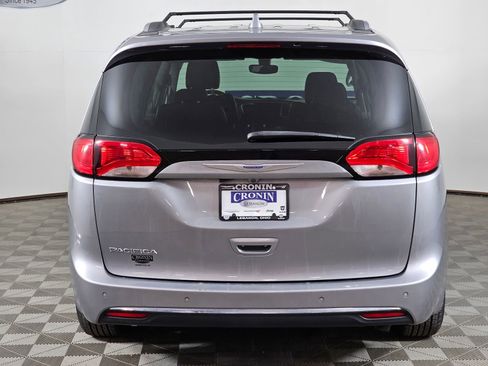 Used 2020 Chrysler Pacifica Touring-L Plus image 3