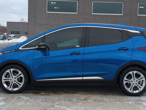 Used 2019 Chevrolet Bolt LT image 2