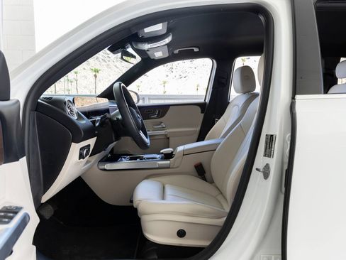 Used 2022 Mercedes-Benz GLB 250 image 14