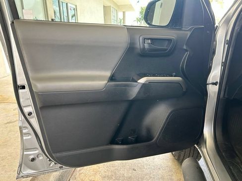 Used 2022 Toyota Tacoma SR5 RWD image 33