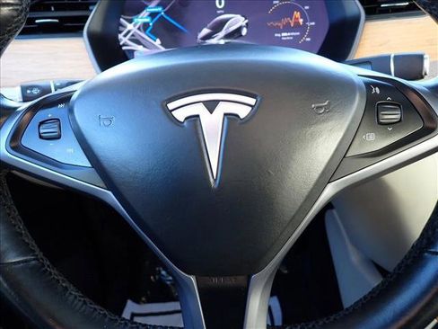 Used 2018 Tesla Model X 75D image 16