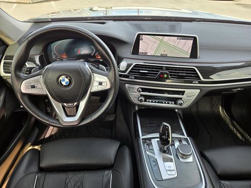 Used 2022 BMW 740i image 8