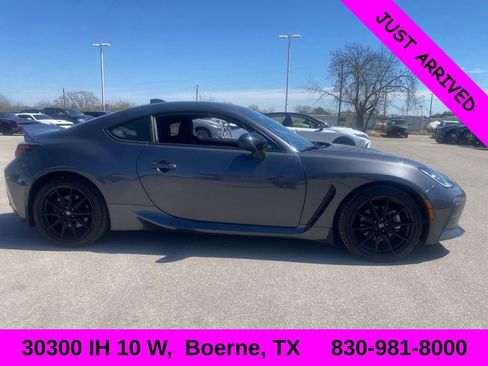 Used 2024 Toyota GR86 Premium image 2
