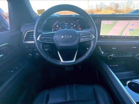 Used 2025 Chevrolet Suburban RST w/ RST Capability Package image 8