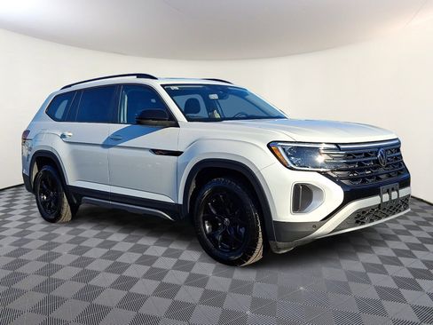 Used 2024 Volkswagen Atlas Peak Edition SEL image 1