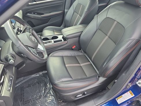 Used 2024 Nissan Altima 2.5 SR FWD image 14