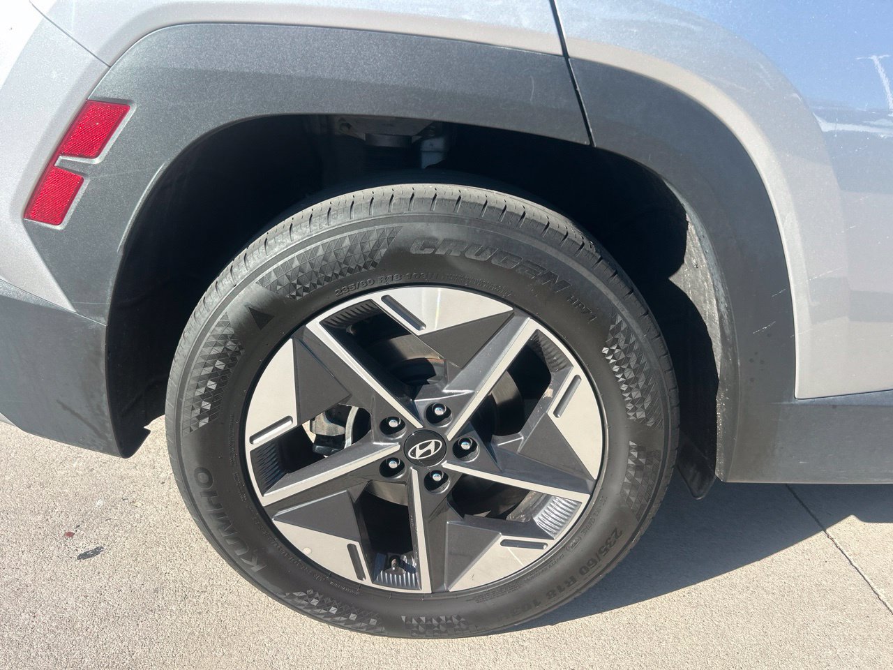 Used 2025 Hyundai Tucson SEL FWD image 2