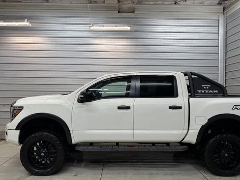 Used 2021 Nissan Titan PRO-4X w/ Pro-4x Convenience Package image 3