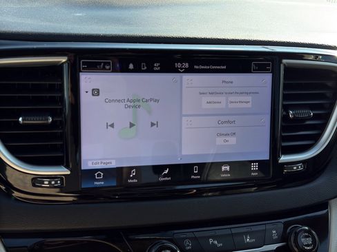 Used 2024 Chrysler Pacifica Touring-L image 17